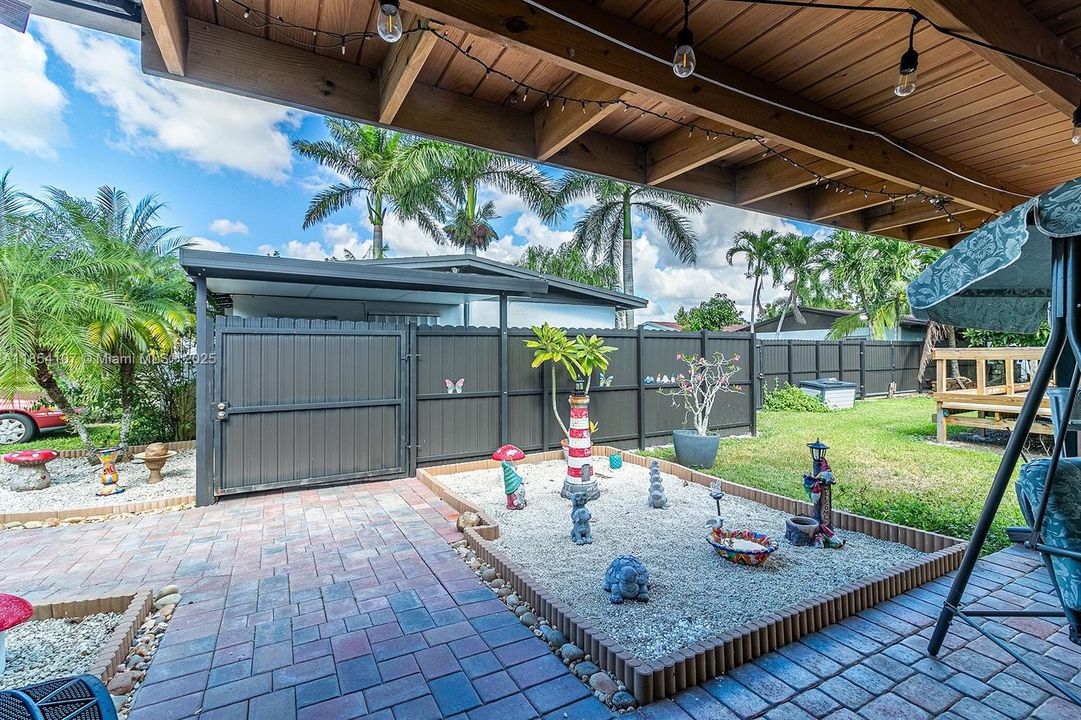 Recently Sold: $1,849,900 (8 beds, 6 baths, 7212 Square Feet)