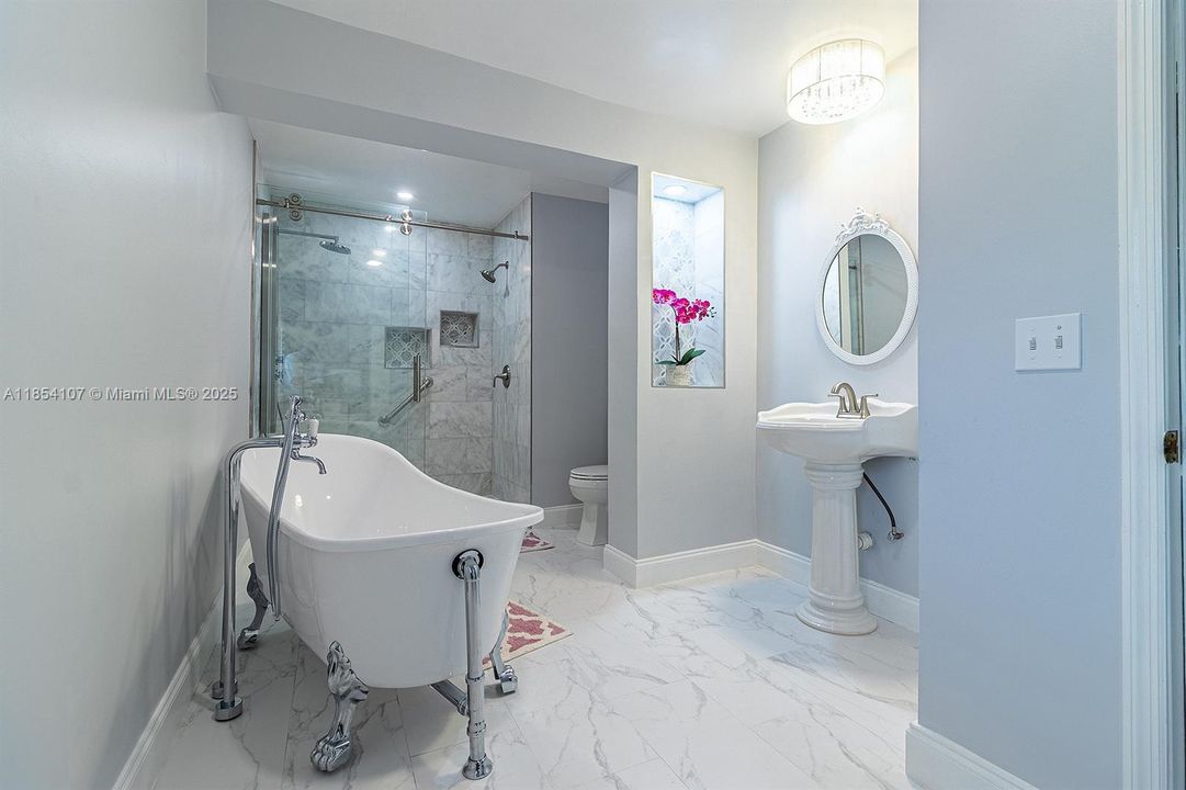 Recently Sold: $1,849,900 (8 beds, 6 baths, 7212 Square Feet)