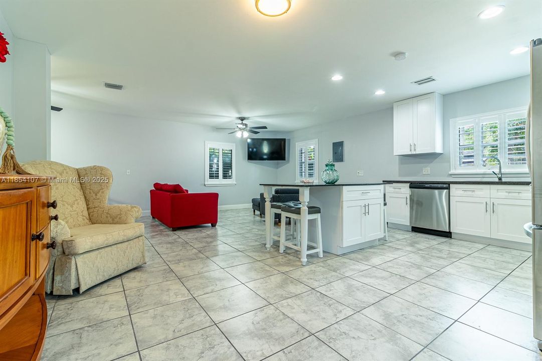 Recently Sold: $1,849,900 (8 beds, 6 baths, 7212 Square Feet)