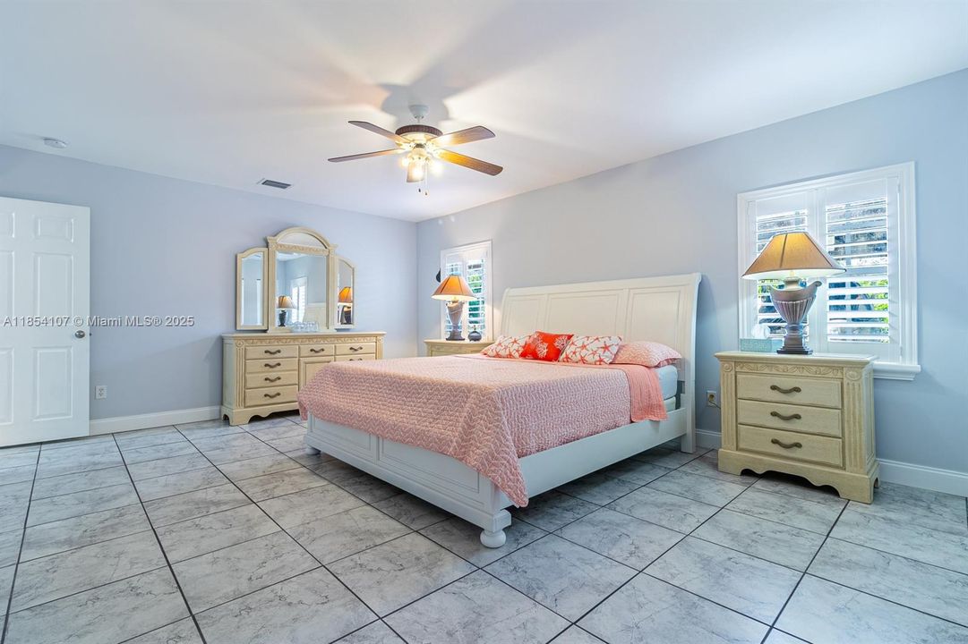 Recently Sold: $1,849,900 (8 beds, 6 baths, 7212 Square Feet)