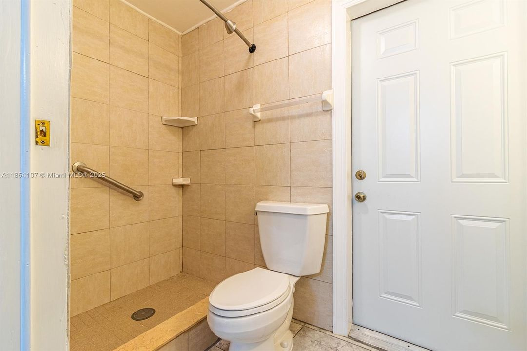 Recently Sold: $1,849,900 (8 beds, 6 baths, 7212 Square Feet)