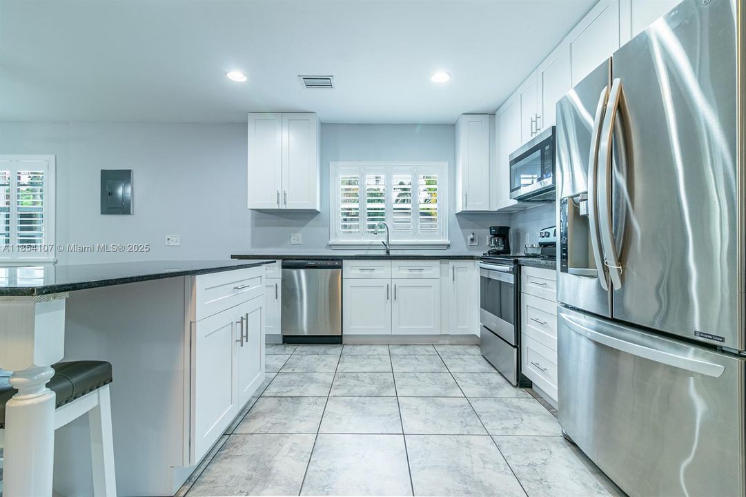 Recently Sold: $1,849,900 (8 beds, 6 baths, 7212 Square Feet)