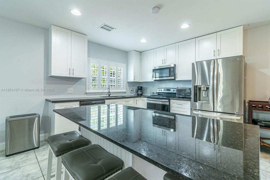 Recently Sold: $1,849,900 (8 beds, 6 baths, 7212 Square Feet)