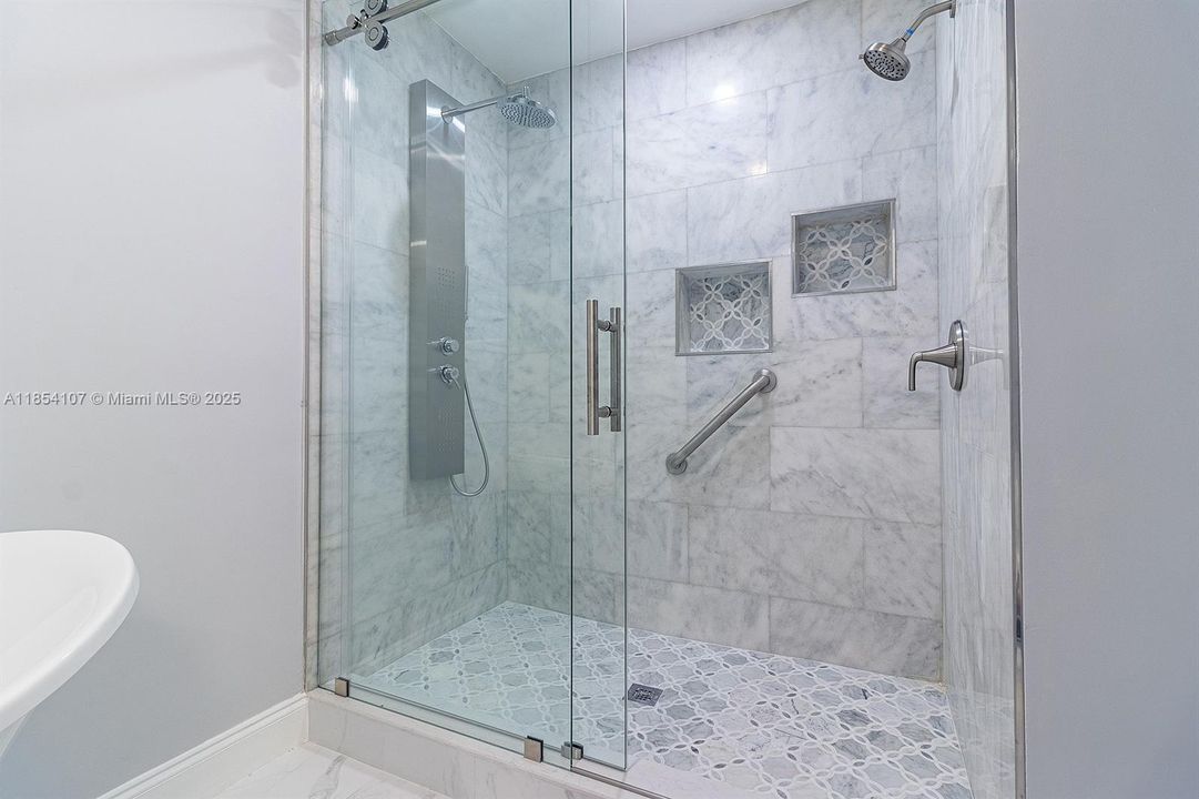 Recently Sold: $1,849,900 (8 beds, 6 baths, 7212 Square Feet)