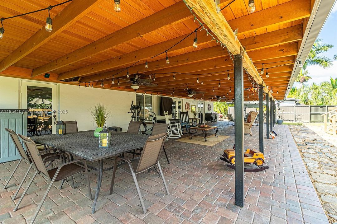 Recently Sold: $1,849,900 (8 beds, 6 baths, 7212 Square Feet)