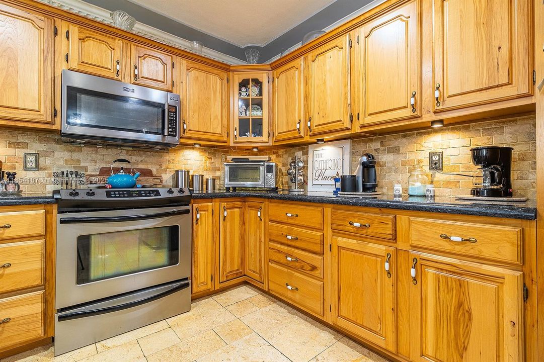 Recently Sold: $1,849,900 (8 beds, 6 baths, 7212 Square Feet)