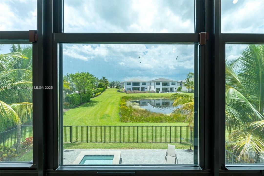 Activo con contrato: $1,899,999 (5 camas, 7 baños, 4609 Pies cuadrados)