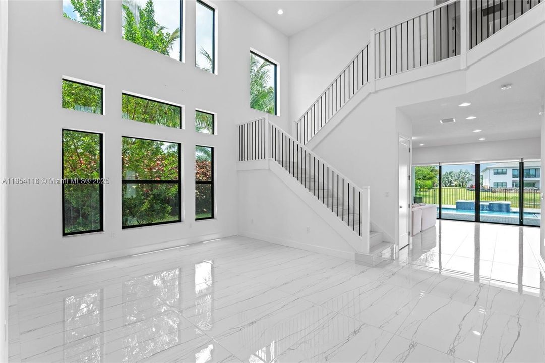 Activo con contrato: $1,899,999 (5 camas, 7 baños, 4609 Pies cuadrados)