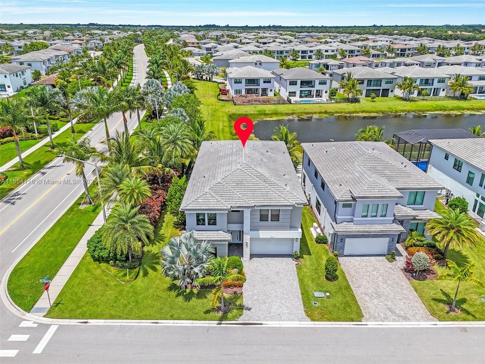 Activo con contrato: $1,899,999 (5 camas, 7 baños, 4609 Pies cuadrados)