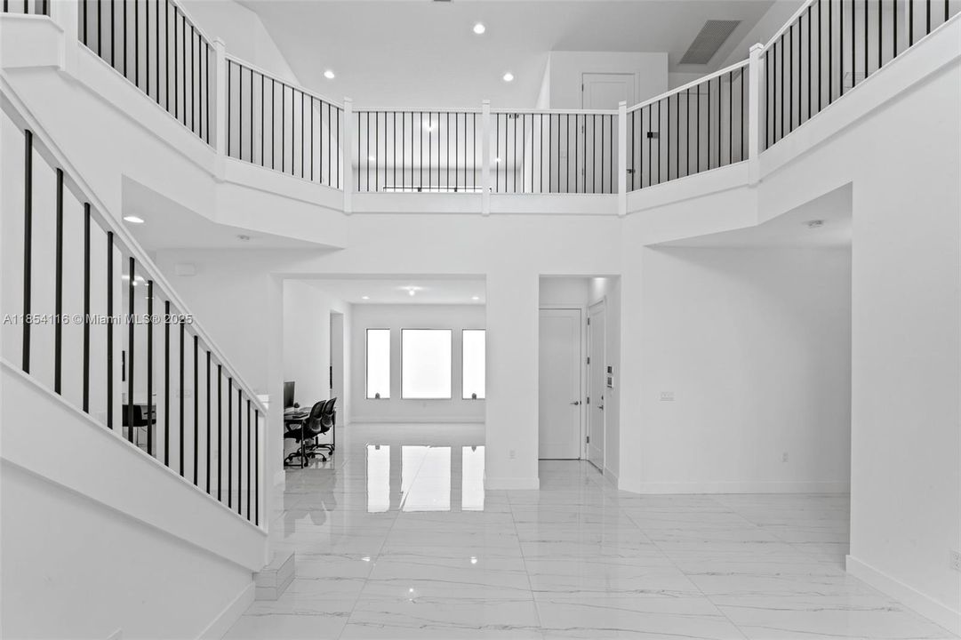 Activo con contrato: $1,899,999 (5 camas, 7 baños, 4609 Pies cuadrados)