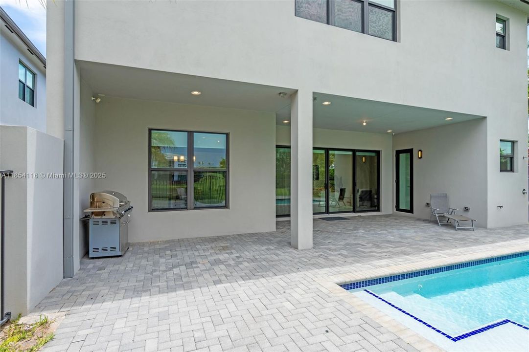 Activo con contrato: $1,899,999 (5 camas, 7 baños, 4609 Pies cuadrados)