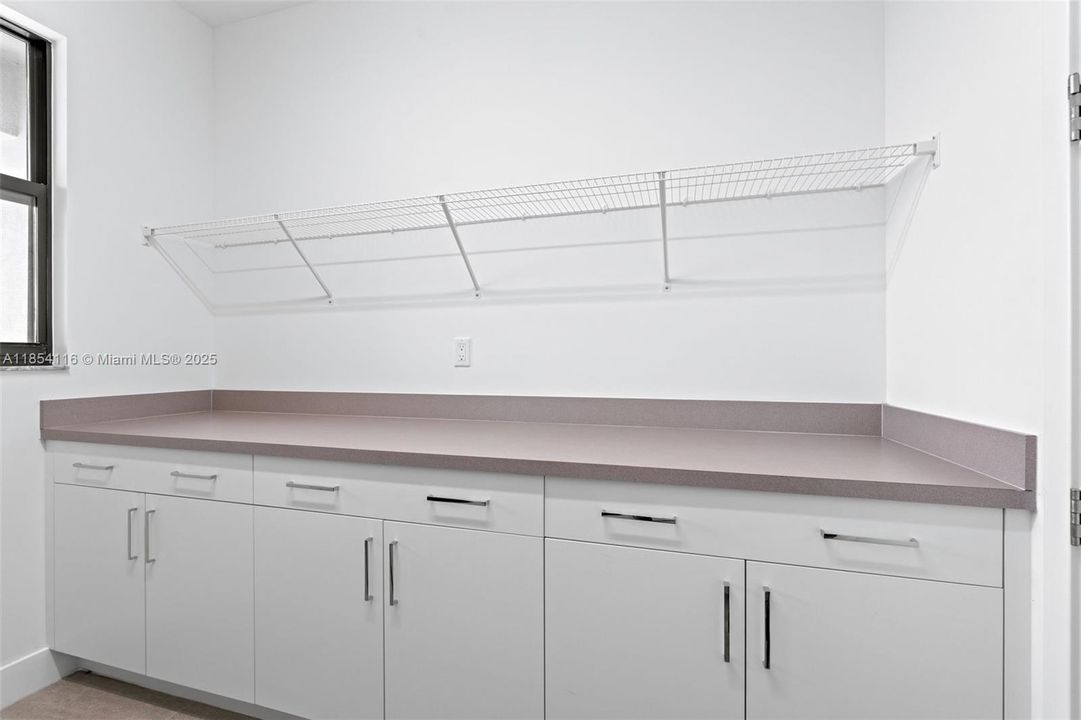 Activo con contrato: $1,899,999 (5 camas, 7 baños, 4609 Pies cuadrados)