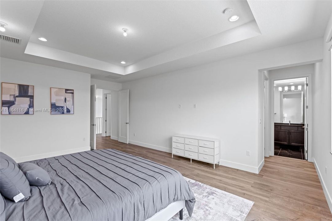 Activo con contrato: $1,899,999 (5 camas, 7 baños, 4609 Pies cuadrados)