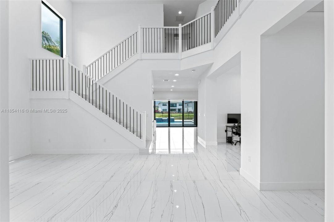 Activo con contrato: $1,899,999 (5 camas, 7 baños, 4609 Pies cuadrados)