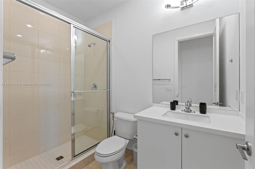 Activo con contrato: $1,899,999 (5 camas, 7 baños, 4609 Pies cuadrados)