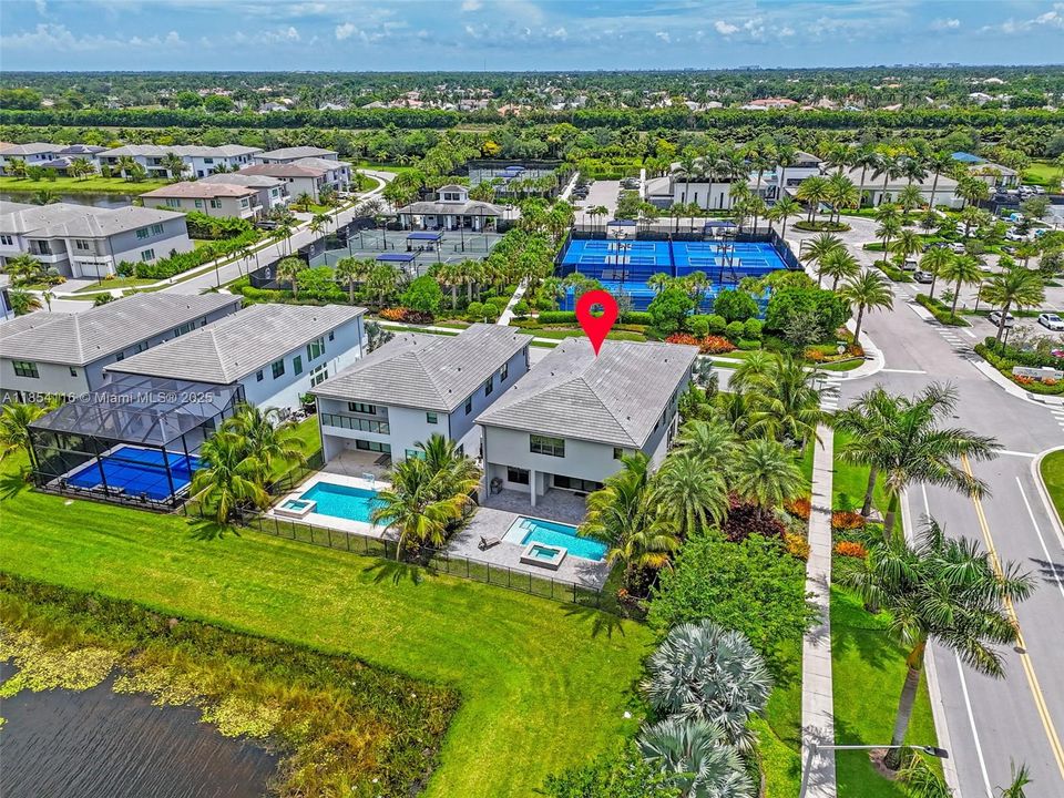 Activo con contrato: $1,899,999 (5 camas, 7 baños, 4609 Pies cuadrados)