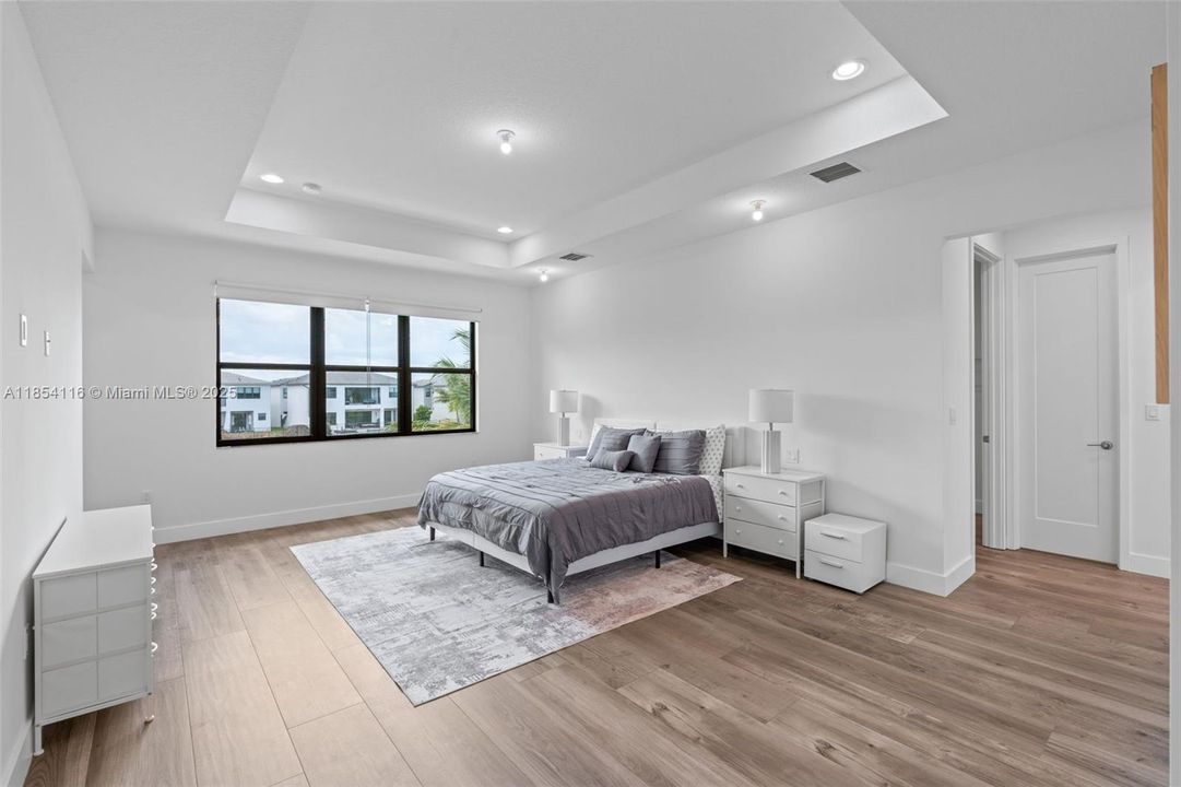 Activo con contrato: $1,899,999 (5 camas, 7 baños, 4609 Pies cuadrados)