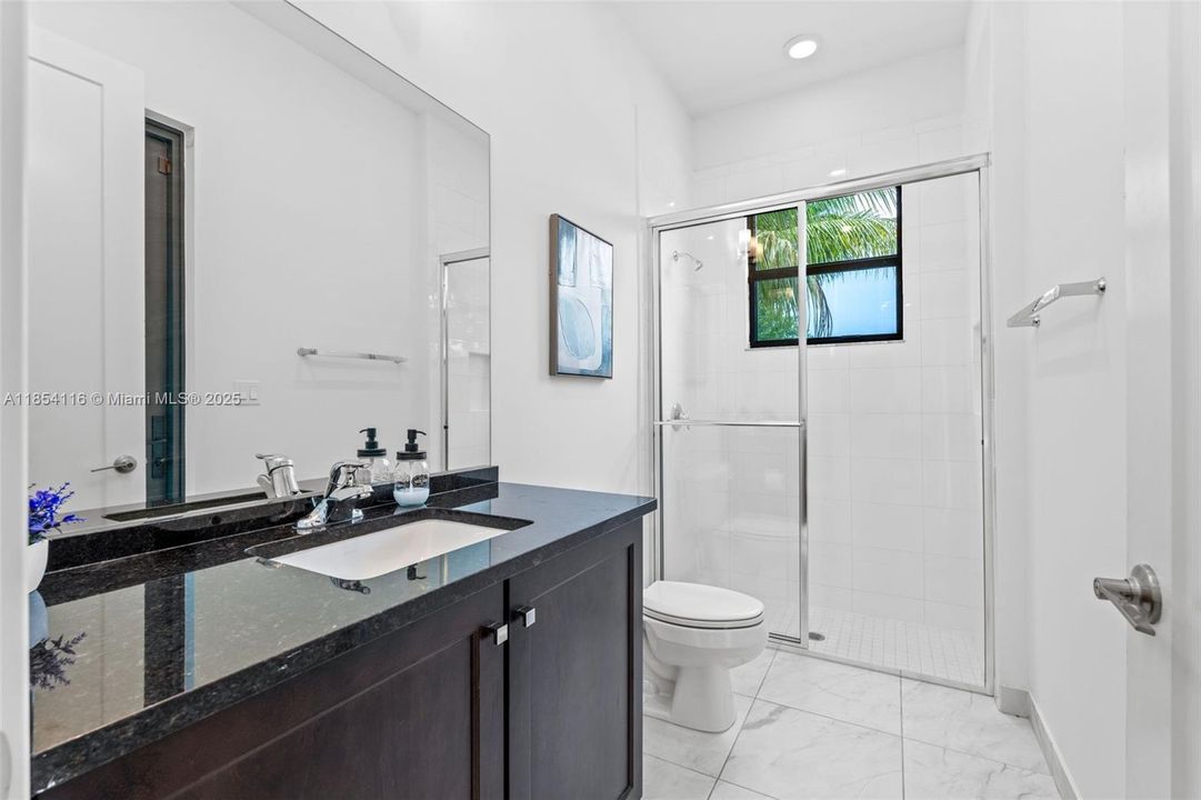 Activo con contrato: $1,899,999 (5 camas, 7 baños, 4609 Pies cuadrados)