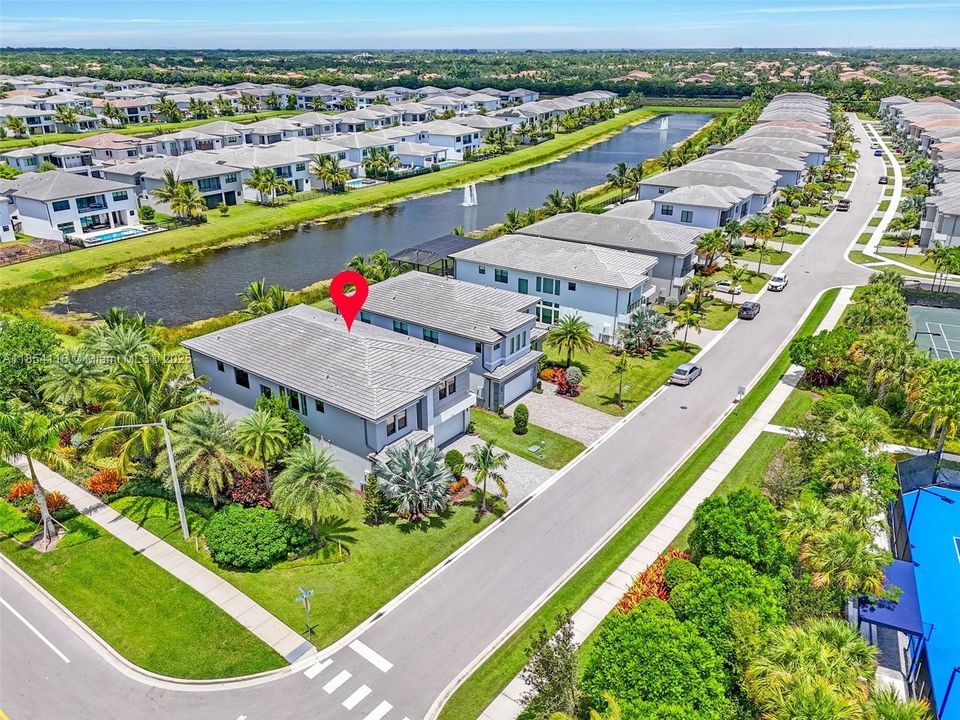 Activo con contrato: $1,899,999 (5 camas, 7 baños, 4609 Pies cuadrados)