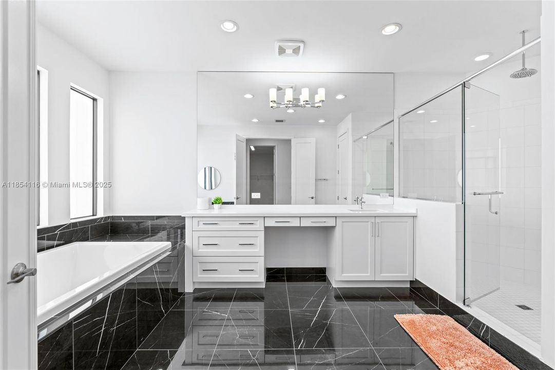 Activo con contrato: $1,899,999 (5 camas, 7 baños, 4609 Pies cuadrados)