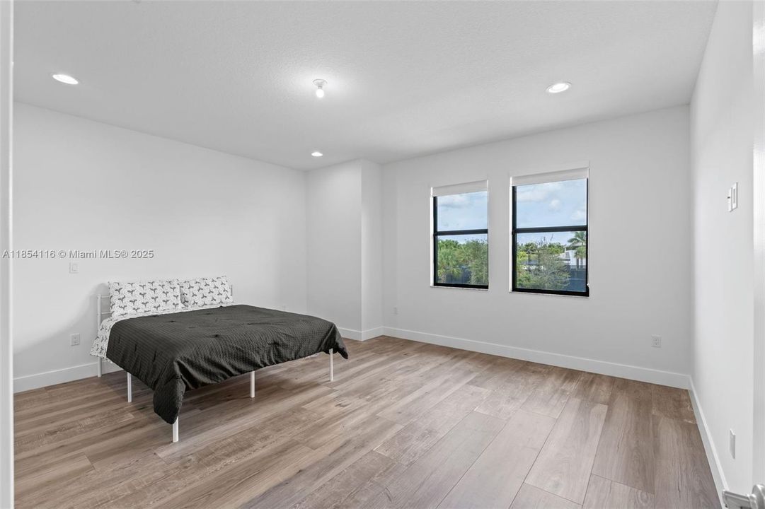 Activo con contrato: $1,899,999 (5 camas, 7 baños, 4609 Pies cuadrados)