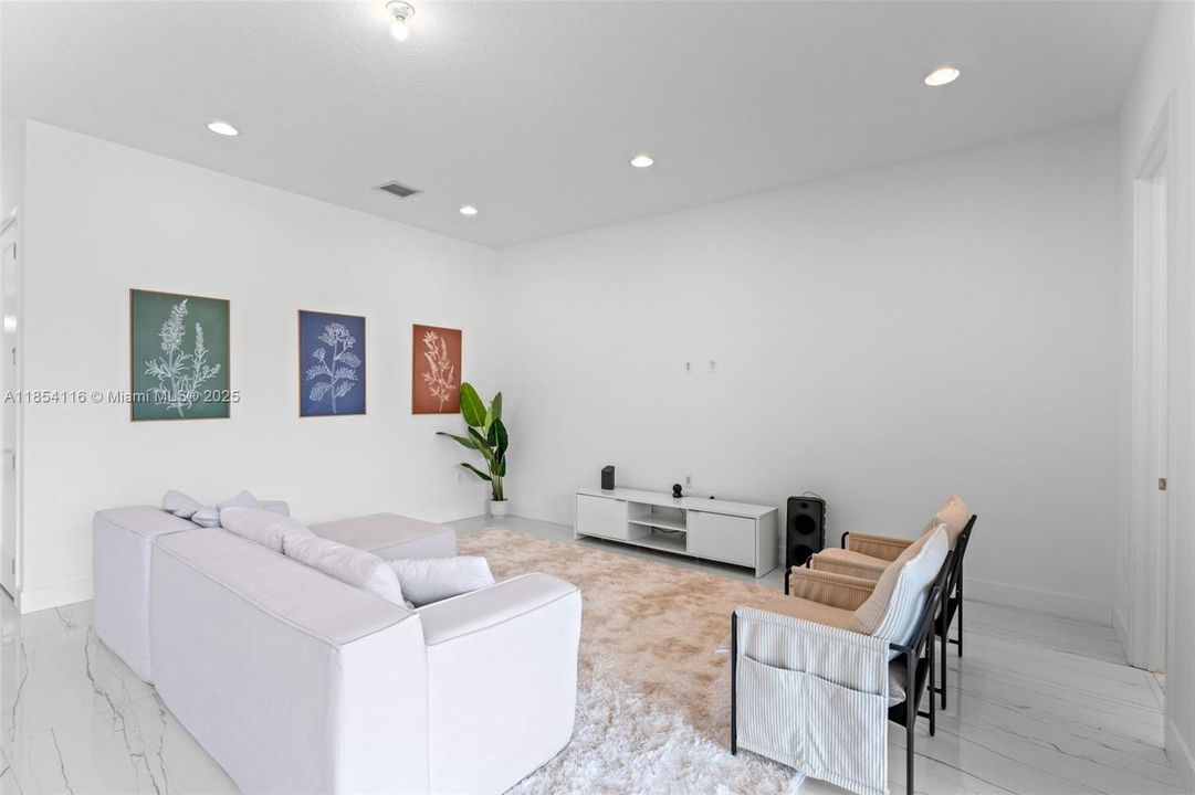 Activo con contrato: $1,899,999 (5 camas, 7 baños, 4609 Pies cuadrados)