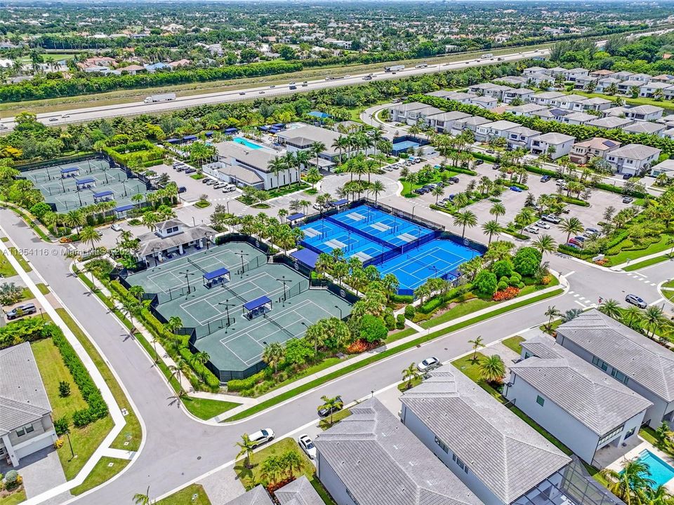 Activo con contrato: $1,899,999 (5 camas, 7 baños, 4609 Pies cuadrados)