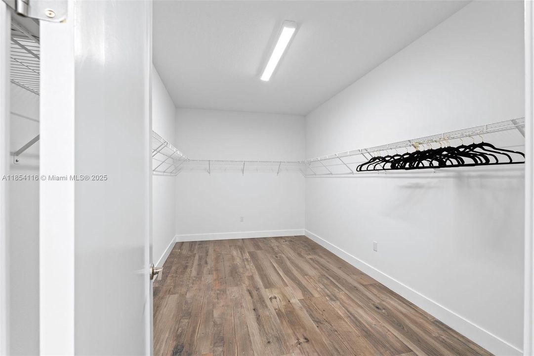 Activo con contrato: $1,899,999 (5 camas, 7 baños, 4609 Pies cuadrados)