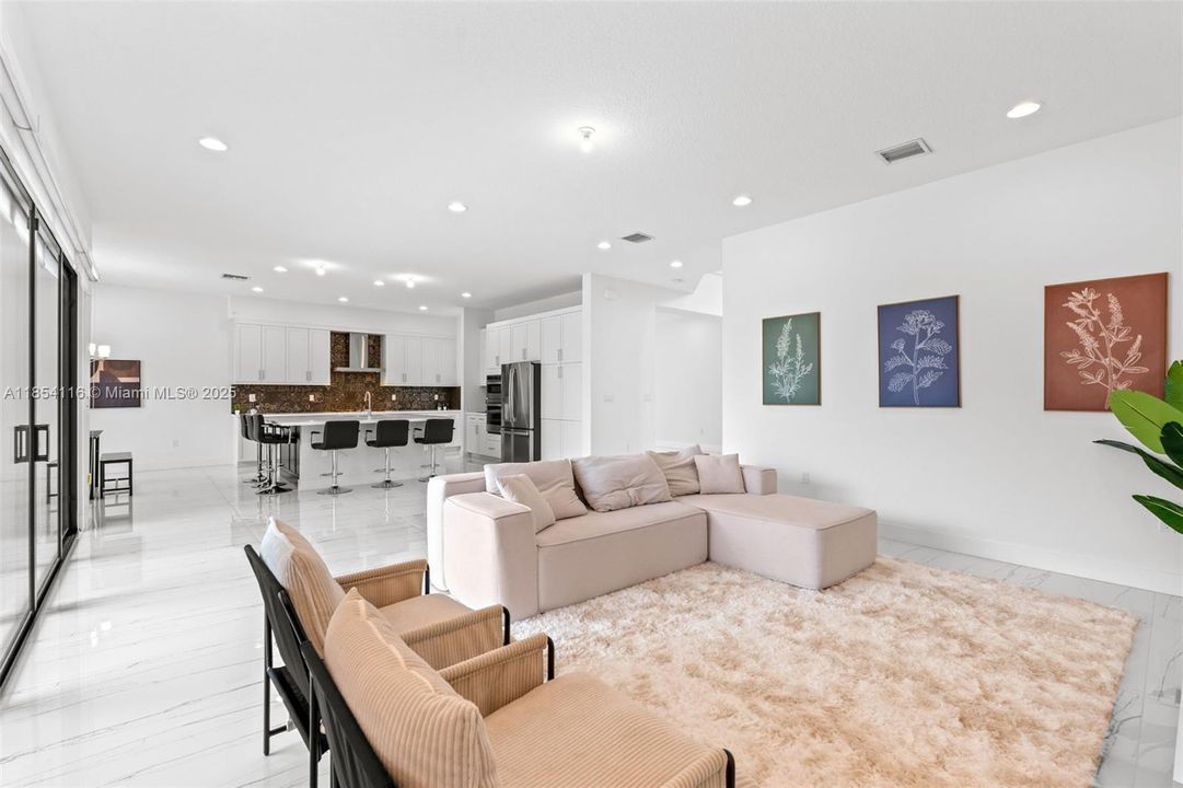 Activo con contrato: $1,899,999 (5 camas, 7 baños, 4609 Pies cuadrados)