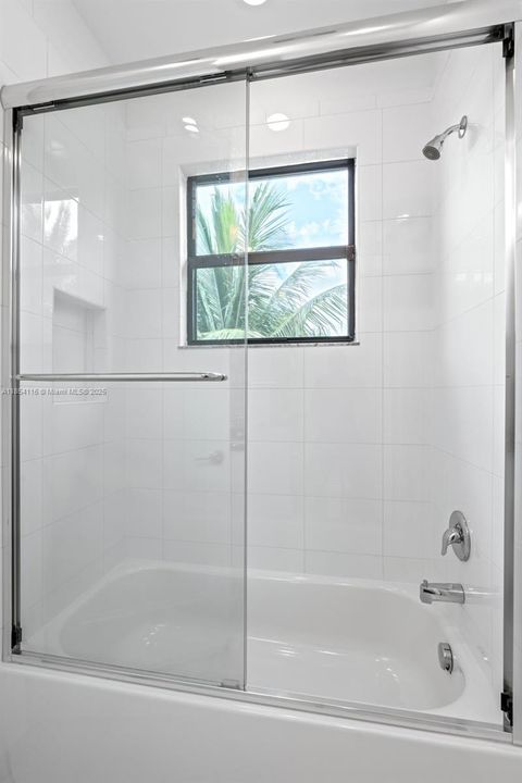 Activo con contrato: $1,899,999 (5 camas, 7 baños, 4609 Pies cuadrados)