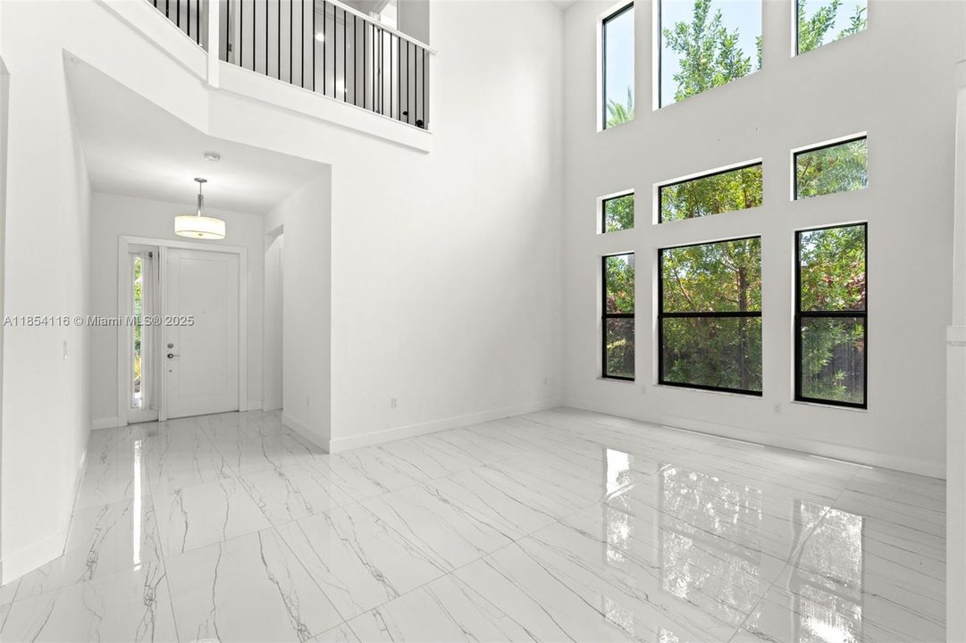 Activo con contrato: $1,899,999 (5 camas, 7 baños, 4609 Pies cuadrados)