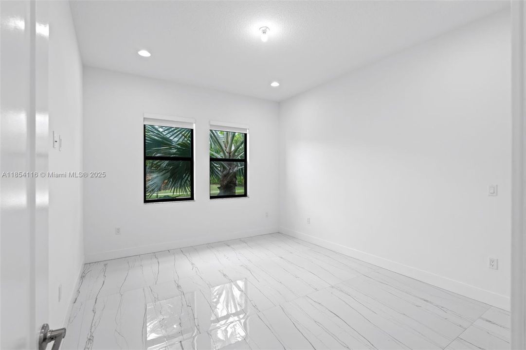 Activo con contrato: $1,899,999 (5 camas, 7 baños, 4609 Pies cuadrados)