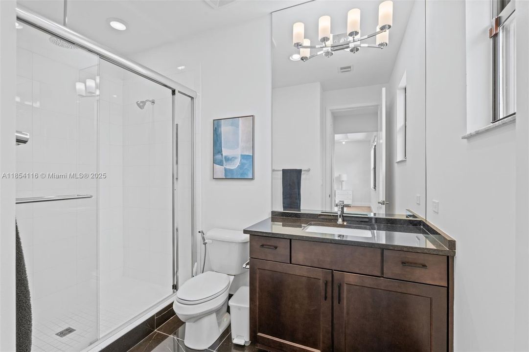 Activo con contrato: $1,899,999 (5 camas, 7 baños, 4609 Pies cuadrados)