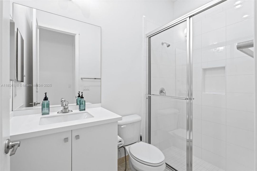 Activo con contrato: $1,899,999 (5 camas, 7 baños, 4609 Pies cuadrados)