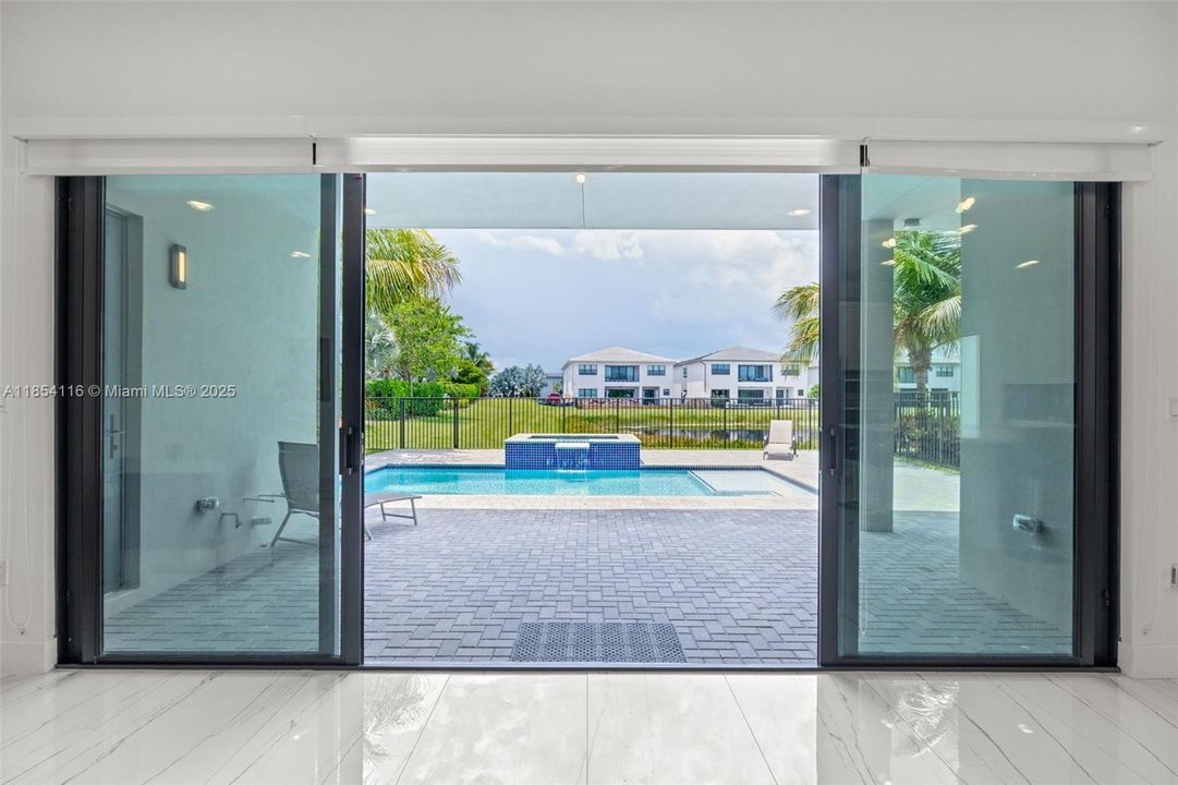 Activo con contrato: $1,899,999 (5 camas, 7 baños, 4609 Pies cuadrados)