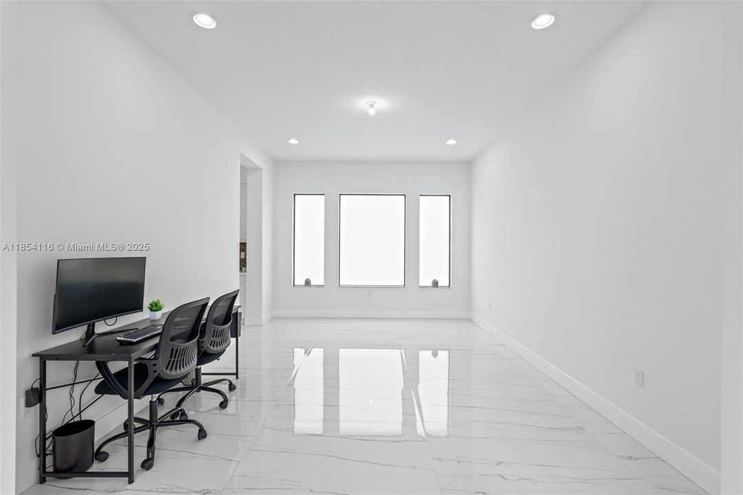 Activo con contrato: $1,899,999 (5 camas, 7 baños, 4609 Pies cuadrados)