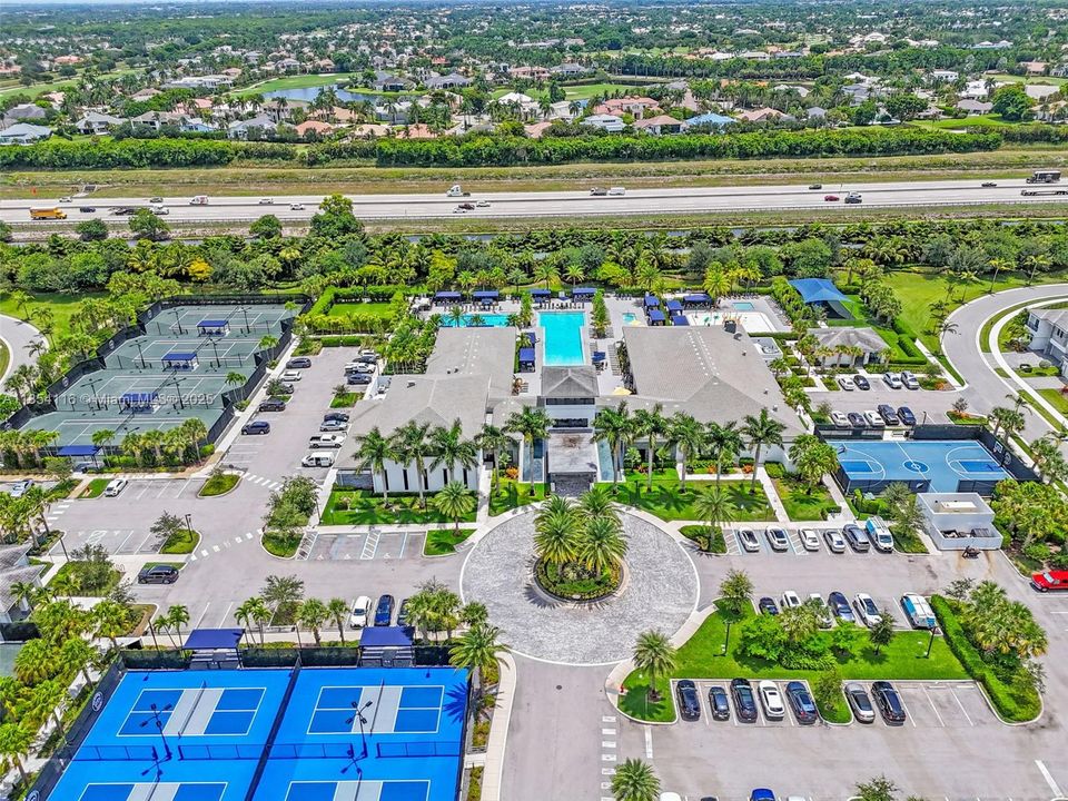 Activo con contrato: $1,899,999 (5 camas, 7 baños, 4609 Pies cuadrados)