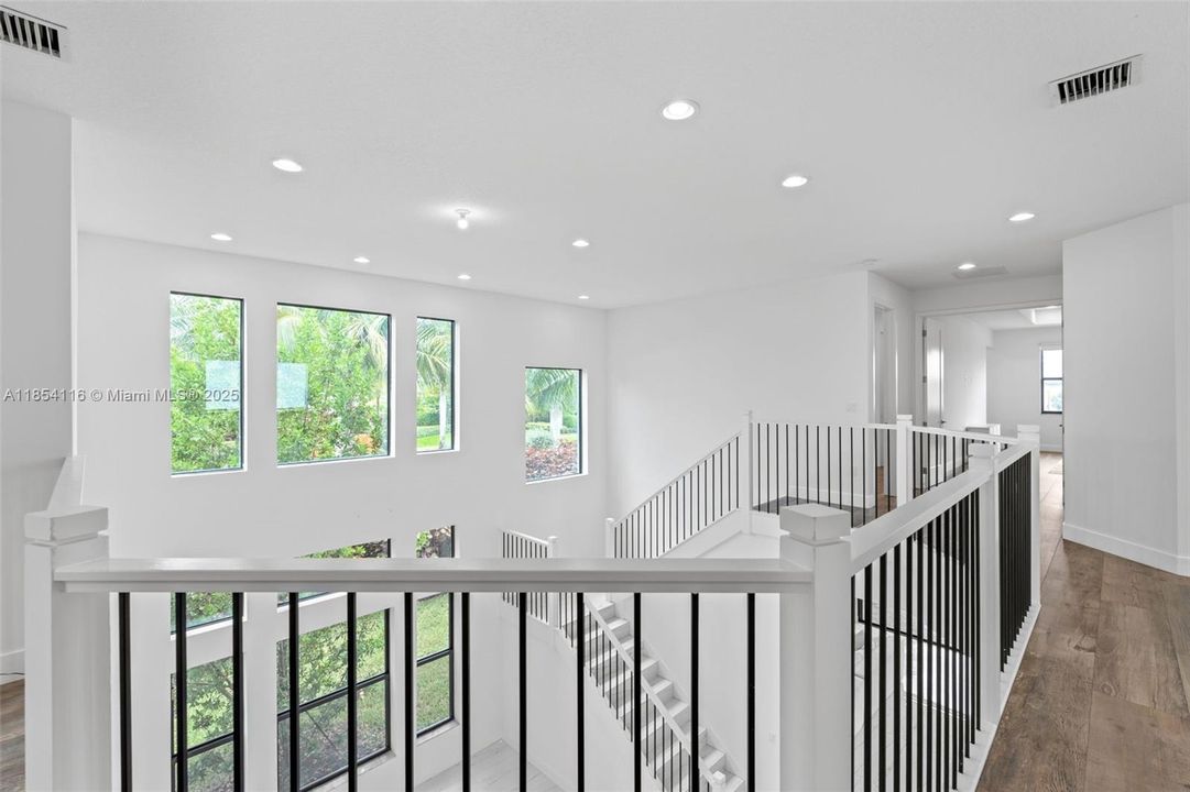 Activo con contrato: $1,899,999 (5 camas, 7 baños, 4609 Pies cuadrados)