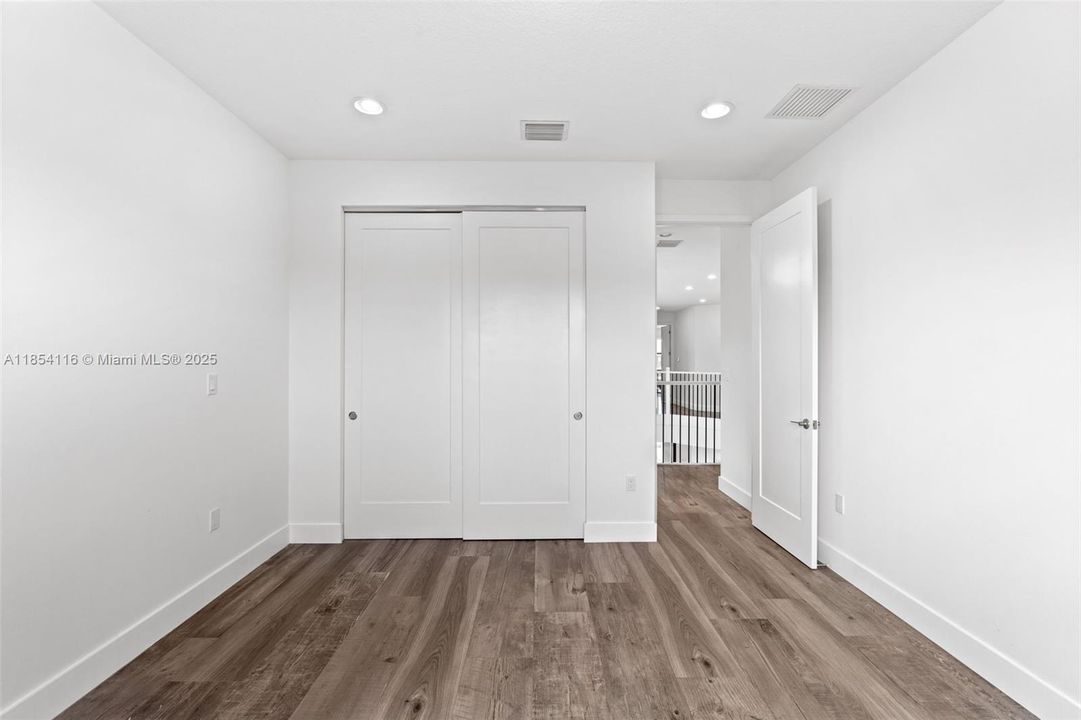 Activo con contrato: $1,899,999 (5 camas, 7 baños, 4609 Pies cuadrados)