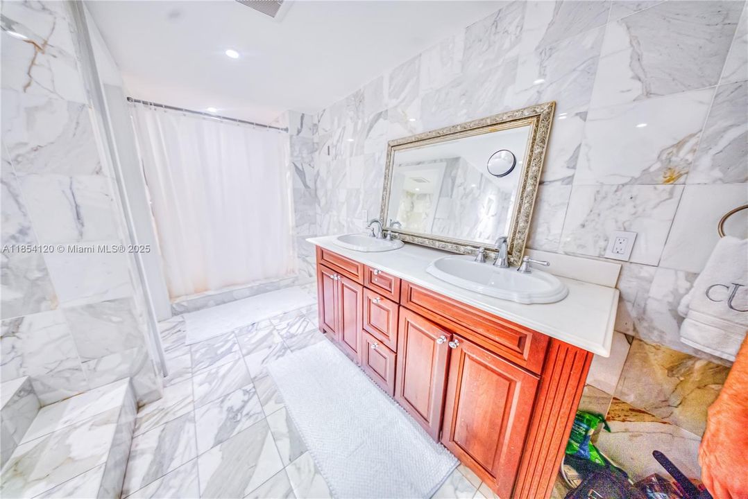 For Sale: $1,149,000 (2 beds, 2 baths, 1790 Square Feet)