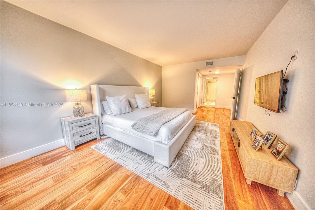 For Sale: $1,149,000 (2 beds, 2 baths, 1790 Square Feet)