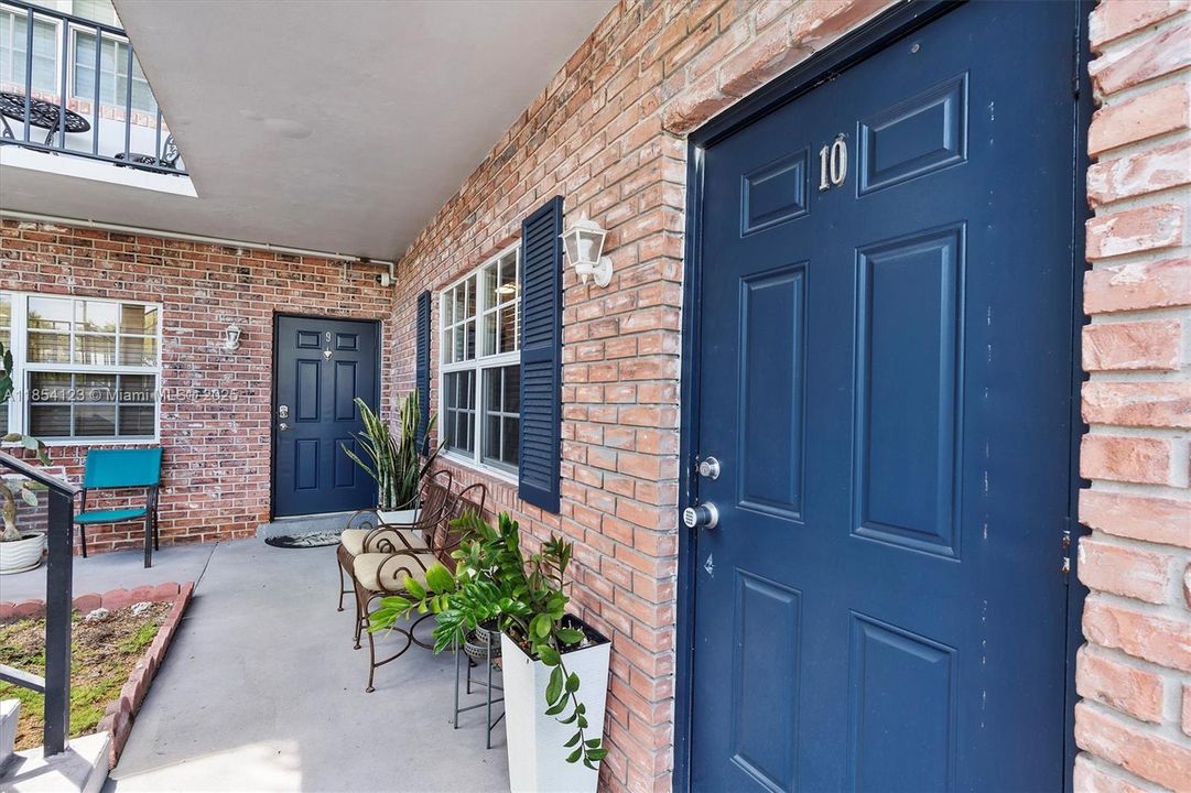 Activo con contrato: $319,000 (2 camas, 2 baños, 1000 Pies cuadrados)