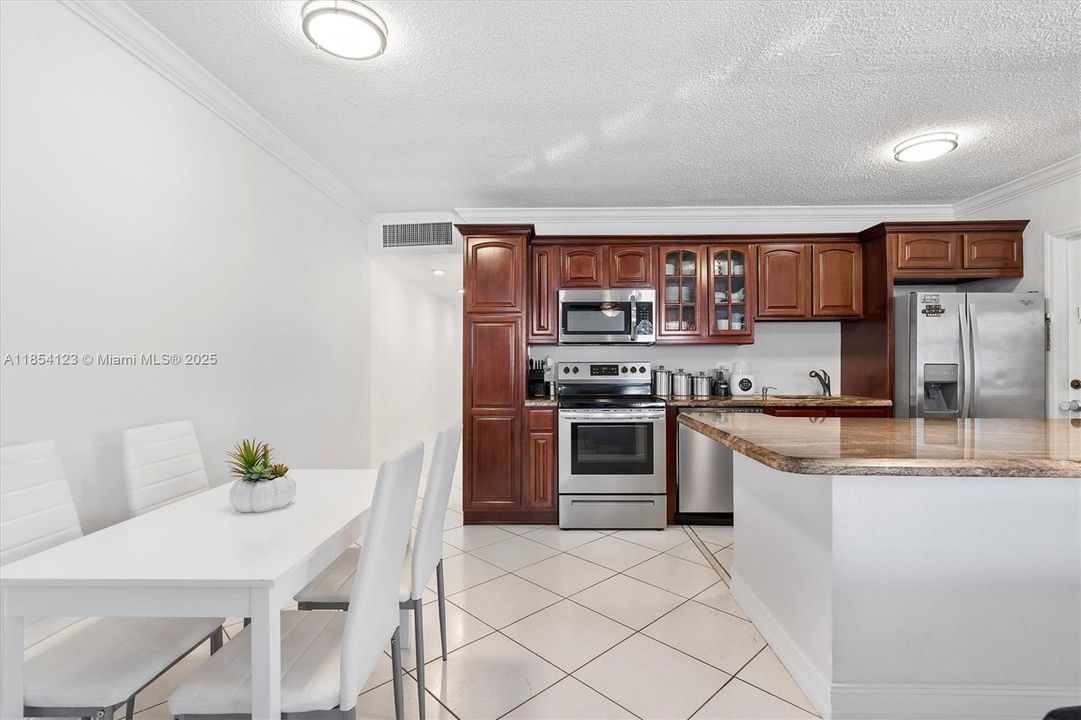 Activo con contrato: $319,000 (2 camas, 2 baños, 1000 Pies cuadrados)