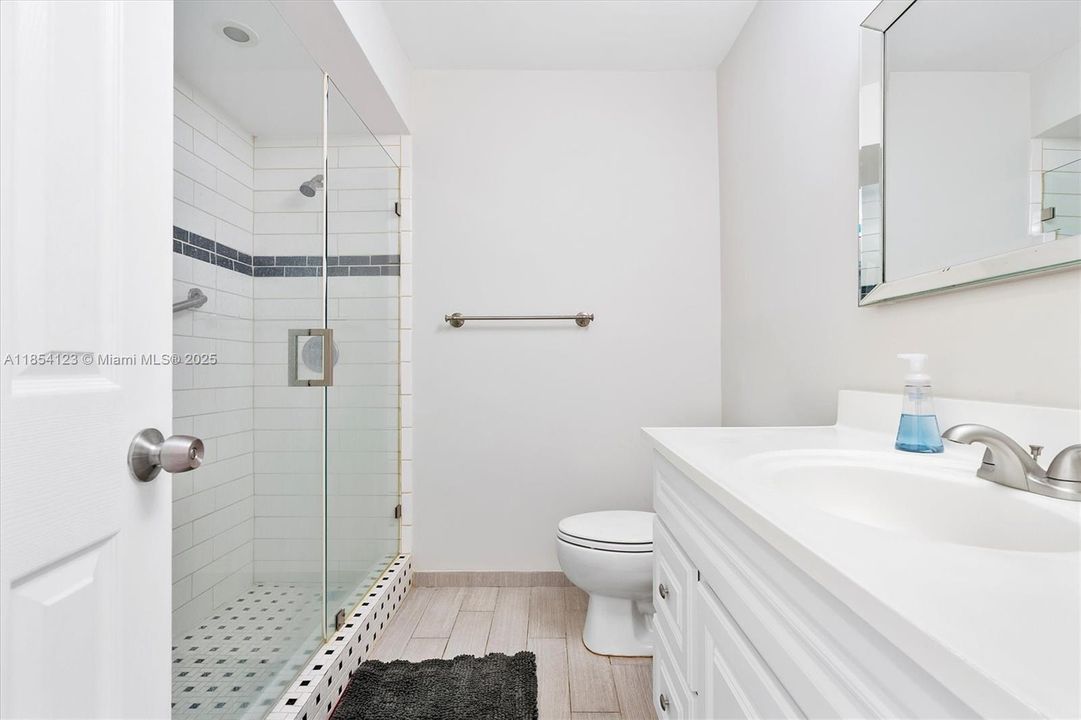 Activo con contrato: $319,000 (2 camas, 2 baños, 1000 Pies cuadrados)