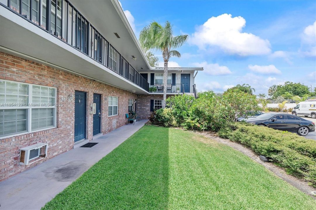 Activo con contrato: $319,000 (2 camas, 2 baños, 1000 Pies cuadrados)