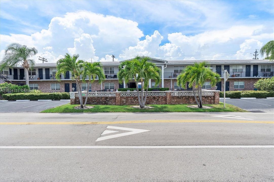 Activo con contrato: $319,000 (2 camas, 2 baños, 1000 Pies cuadrados)