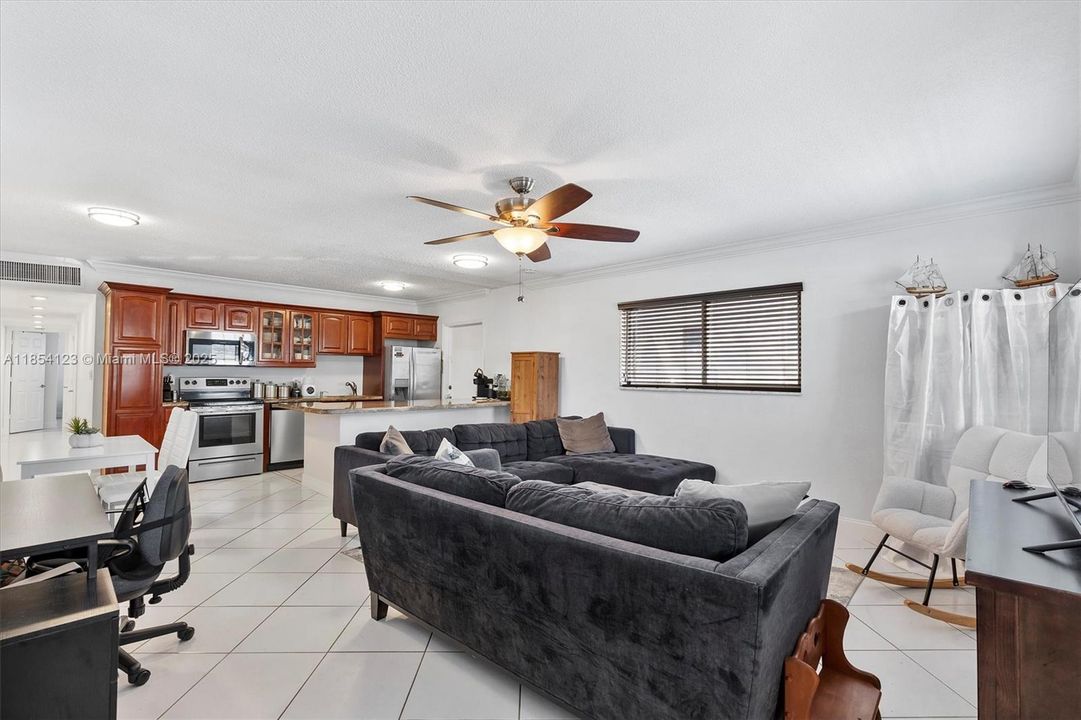 Activo con contrato: $319,000 (2 camas, 2 baños, 1000 Pies cuadrados)