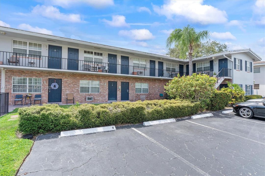 Activo con contrato: $319,000 (2 camas, 2 baños, 1000 Pies cuadrados)