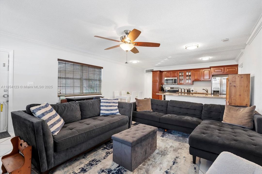 Activo con contrato: $319,000 (2 camas, 2 baños, 1000 Pies cuadrados)