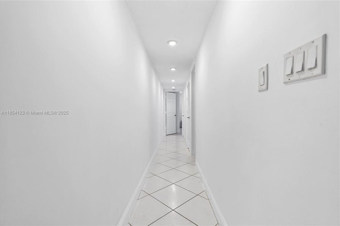 Activo con contrato: $319,000 (2 camas, 2 baños, 1000 Pies cuadrados)